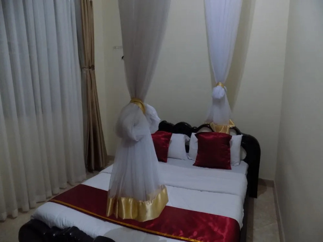 City Entry Hotel