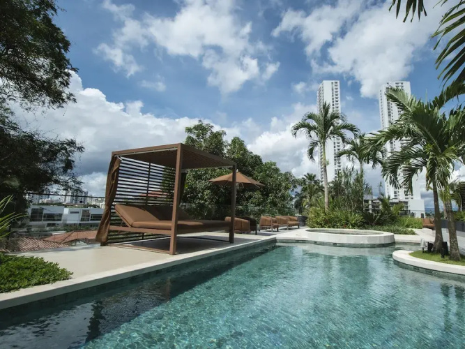Stylish 2BR Apt Near the Park Omar