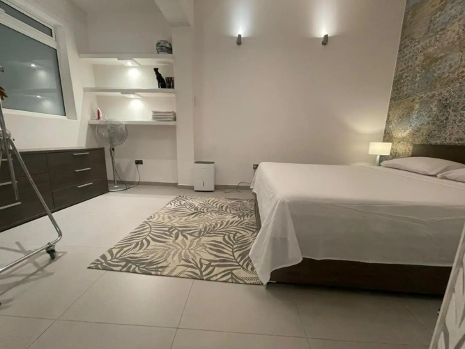 Valletta most central studio apartment 16th-Century building