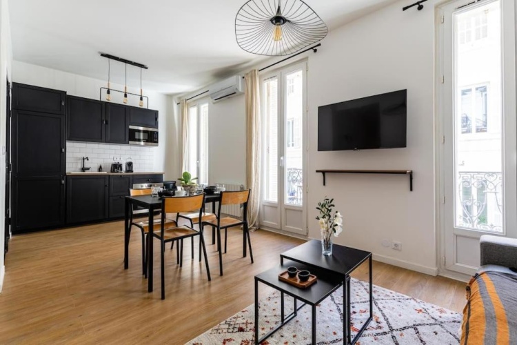 2 Bedrooms Apartment