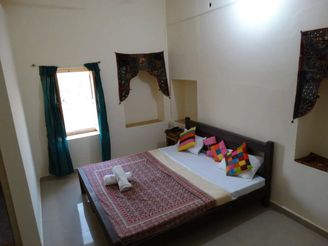 Arya Haveli Hotel