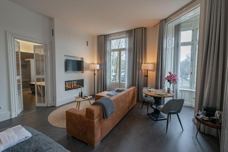 Suite with balcony