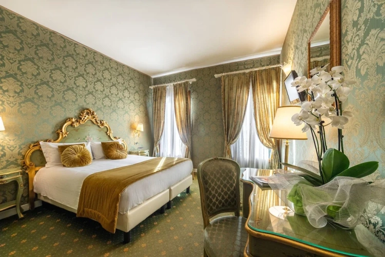 Superior Double room with Canal View