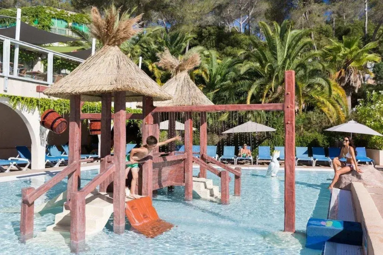Holidiay Green Resort & Spa