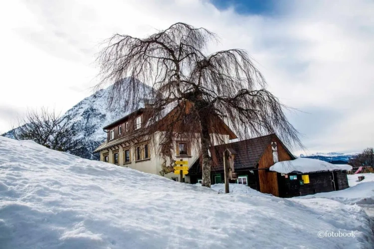 Apartment with mountain view