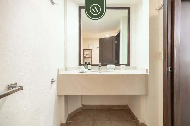 3BR Condo in the Krystal Grand Hotel - Beach