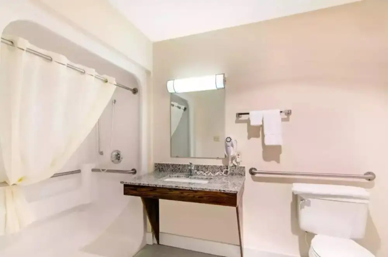 Precious Hotel
