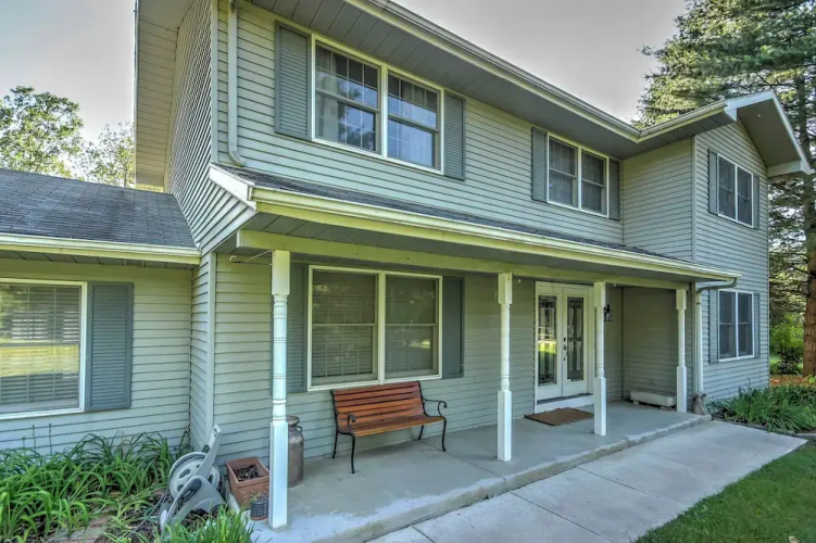 Private Plymouth Hideaway - 13 Miles to Ann Arbor!