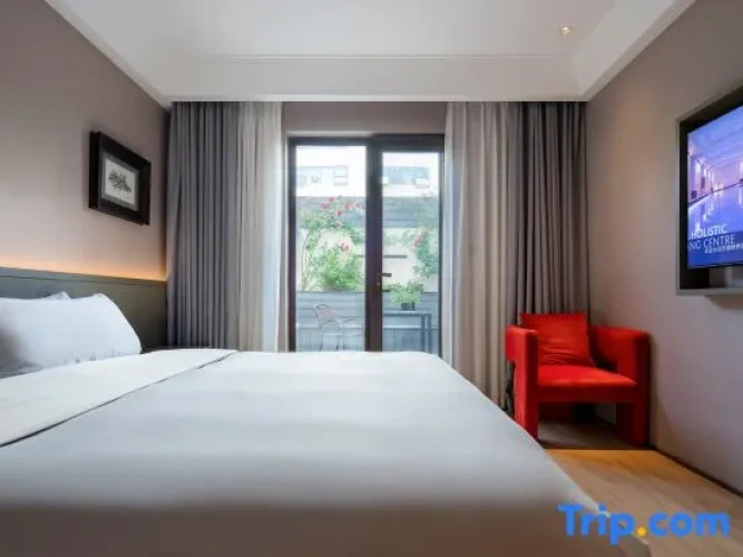 Standard Double room with courtyard view