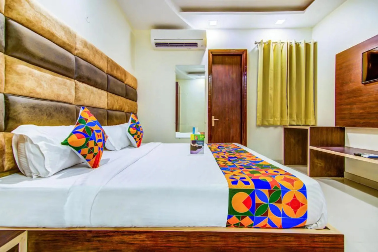 Fabhotel Nayyar Inn