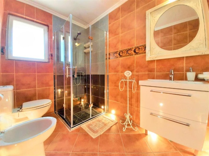 2 Bedrooms Bungalow