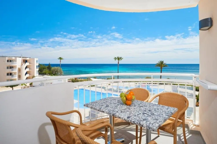 Apartment with sea view