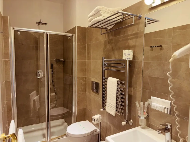 Standard Triple room