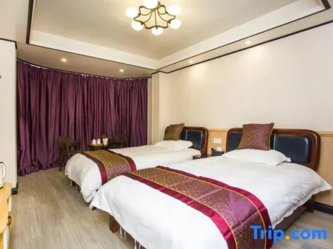 Standard Twin room with mountain view