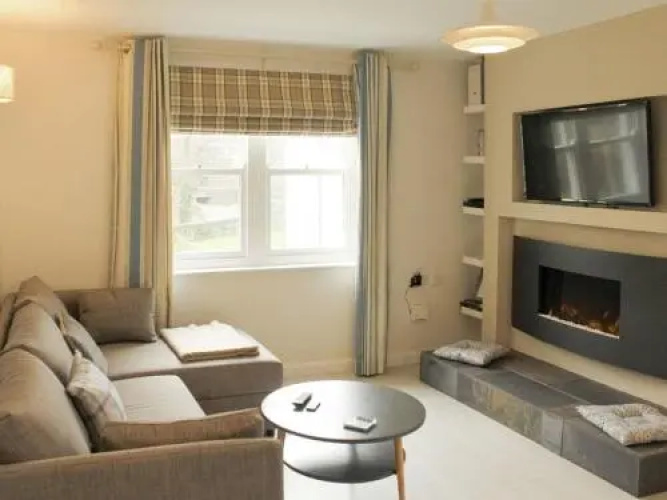 12a Elm Court