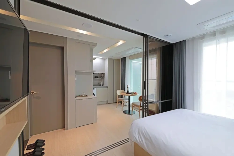 1 Bedroom Superior Double room with city view