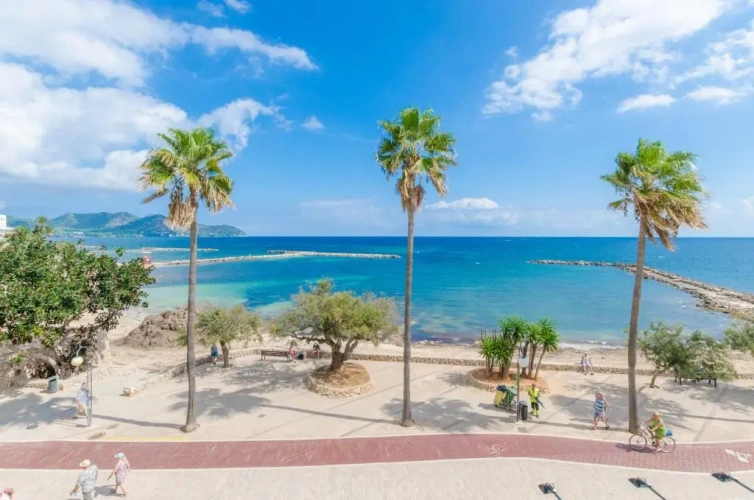 Apartment with sea view