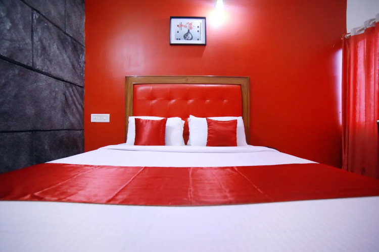 OYO 8653 Achus Inn