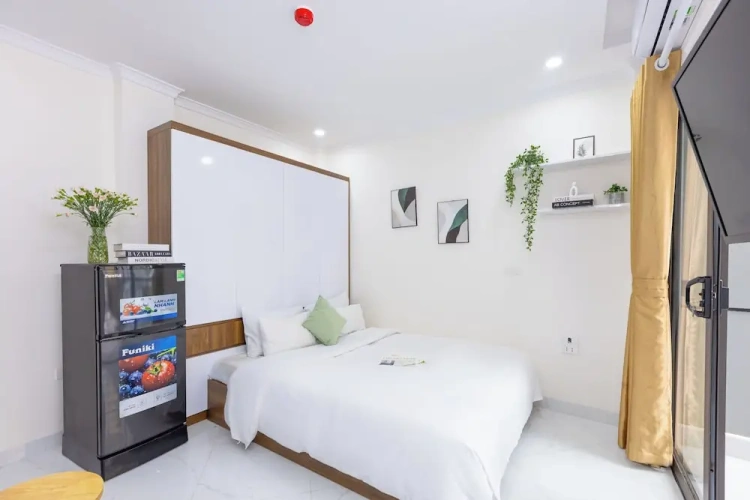 Deluxe room with balcony and with city view