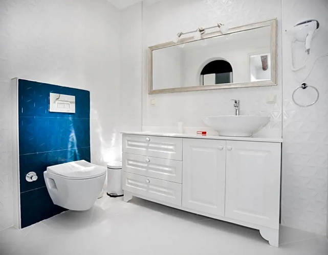 Flag Suites +12