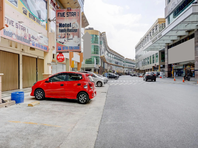 Hotel Five Star 1 by OYO Rooms