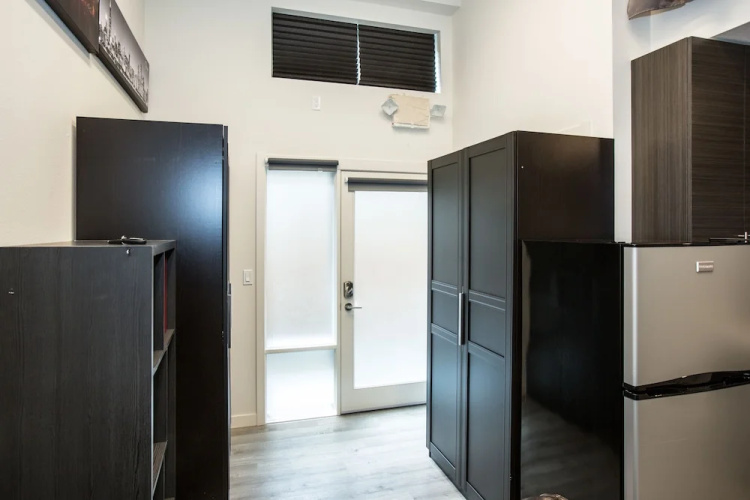 Modern Seattle Condo Sleeps 4