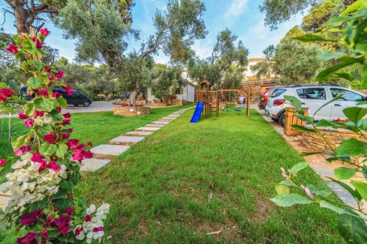 Agrielia Studios Katigiorgis, Agios Georgios