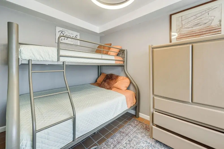 Steps to Ocean: Convenient Myrtle Beach Townhome!