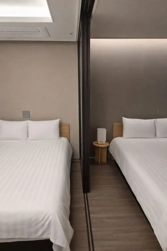 Deluxe Twin room with partial ocean view