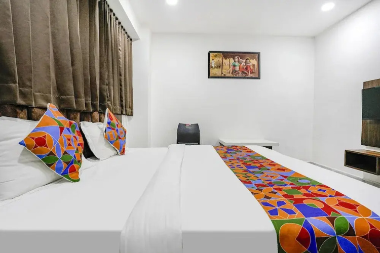 Fabhotel Rose Palace