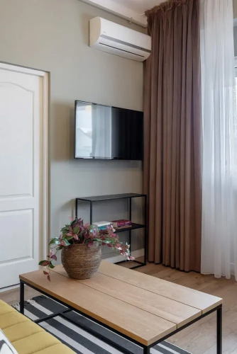 Modern Suite on Historic Calea Victoriei