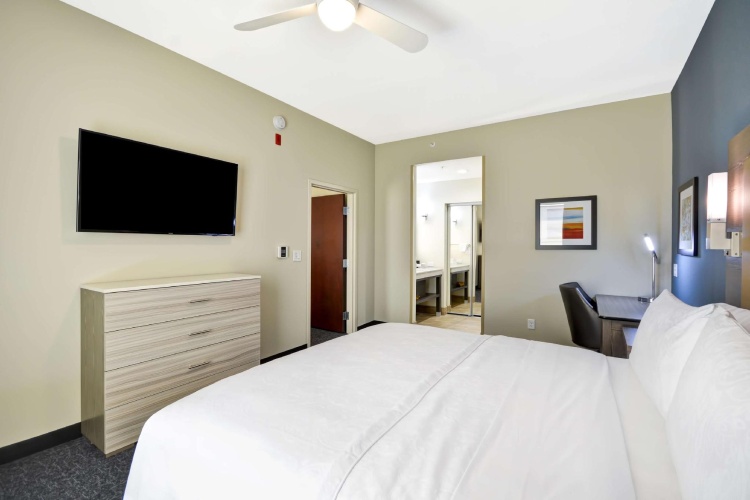 Mobility / Hearing Accessible tub Double Suite