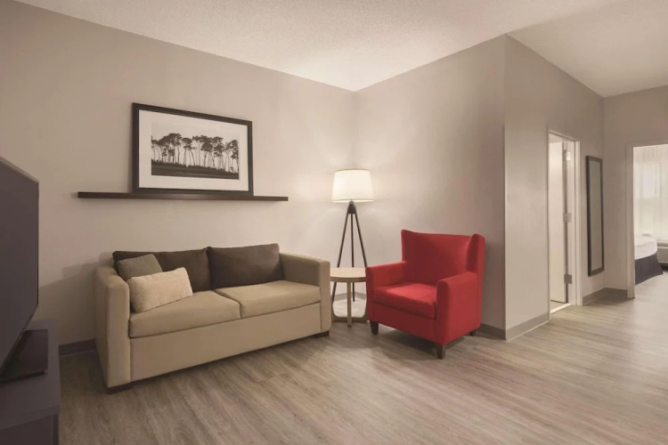 Country Inn & Suites