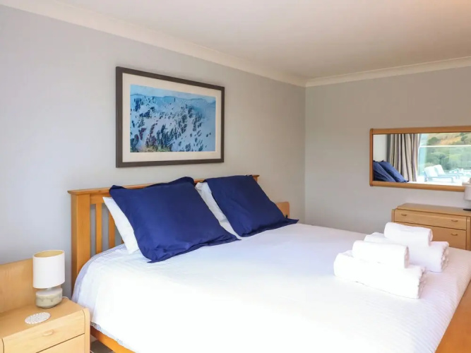 3 Hamstone Court