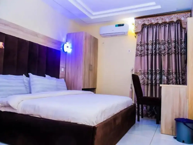 E- Exclusive Hotel