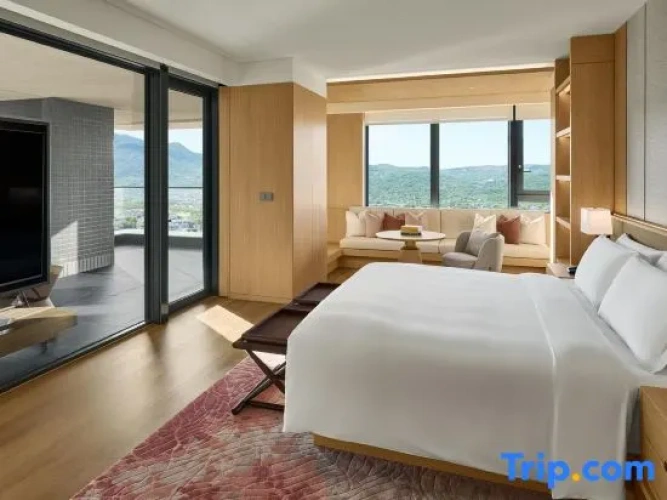 1 Bedroom Suite with balcony