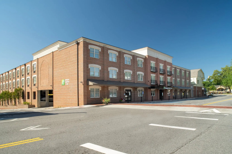 Holiday Inn Express & Suites Dahlonega - University Area By Ihg - Dawsonville, GA