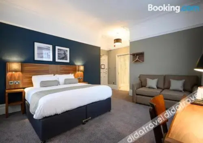 County Hotel