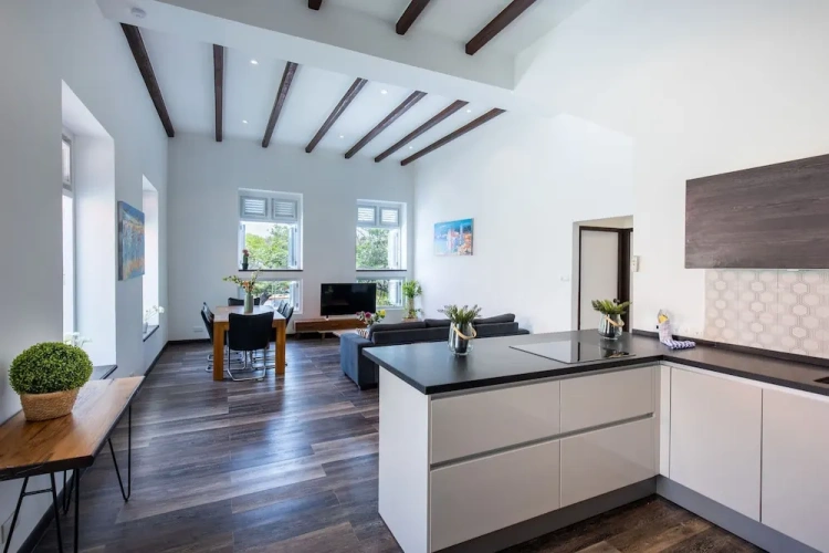 2 Bedrooms Comfort Apartment with city view