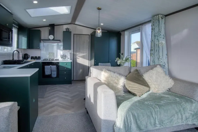 Bumblebee - 2 Bedroom Lodge - Manorbier