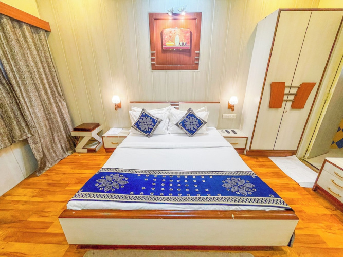 Hotel Thakur Galaxy, Sadar Market