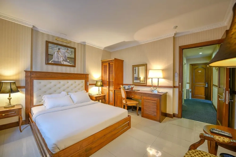 Deluxe Double room with balcony and with park view
