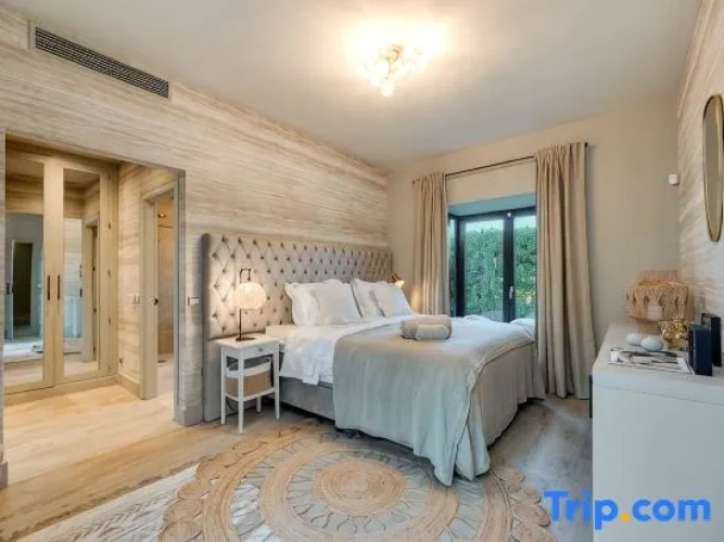 4 Bedrooms Villa
