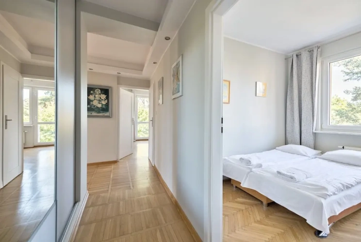 2 Bedrooms Sextuple Apartment with balcony
