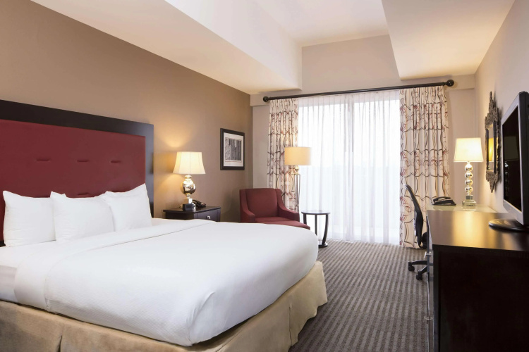 DoubleTree by Hilton Raleigh Brownstone University