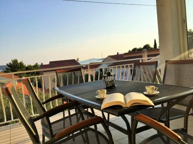 2 Bedrooms Apartment with sea view