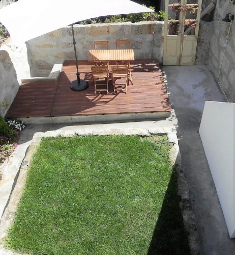 2 Bedrooms Apartment with courtyard view