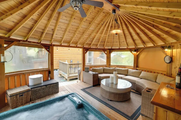'moose Lodge' Cabin w/ Entertainment Gazebo!