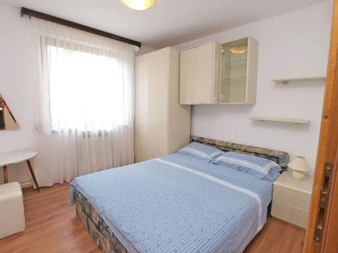 Apartment 772