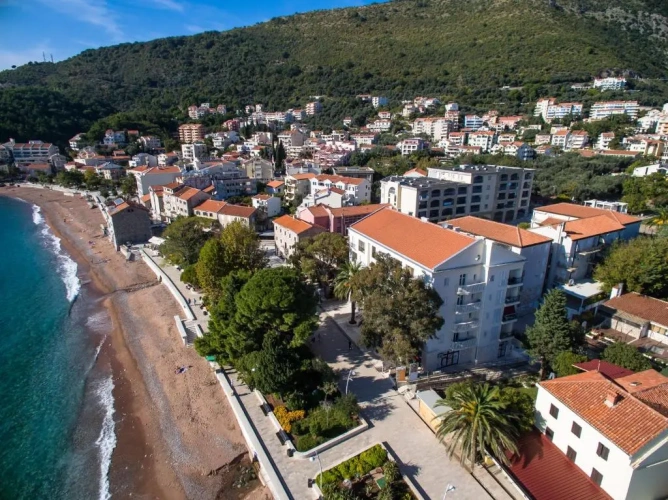 Apartment with sea view